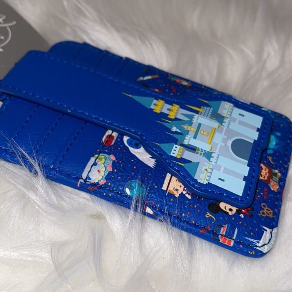 Disney Parks Cardholder - Picture 5 of 7